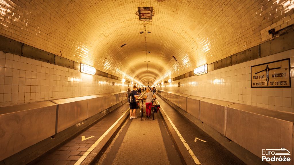 Stary tunel pod Łabą (Alter Elbtunnel)