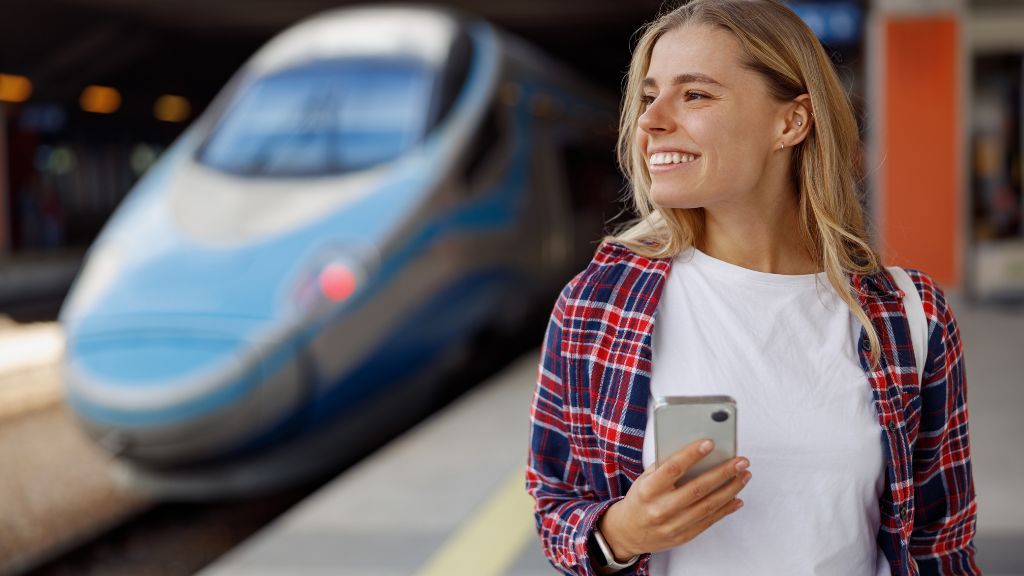 Kobieta na tle pociągu