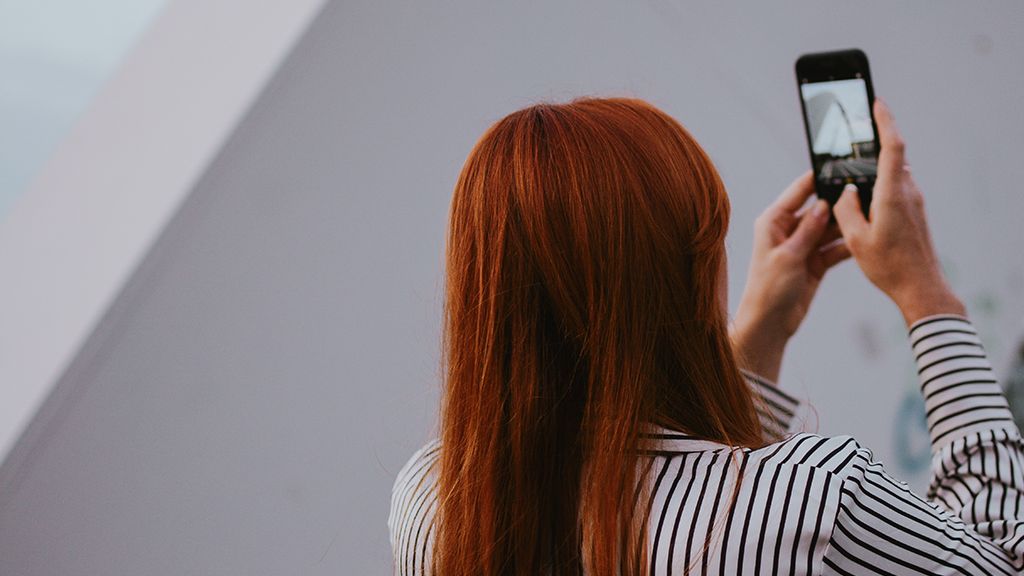 Kobieta robiąca zdjęcie