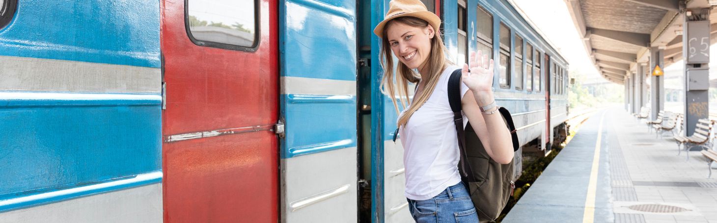 Kobieta wchodząca do pociągu