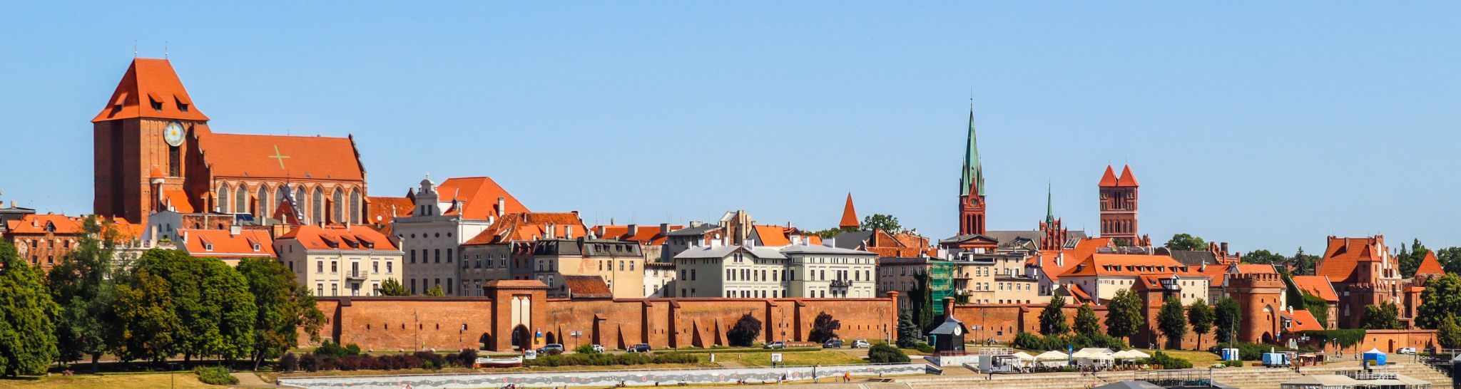 panorama Torunia nocą