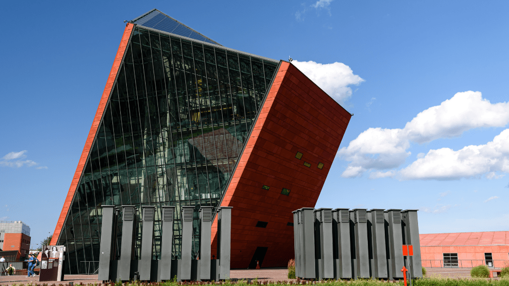 Widok na budynek Muzeum II Wojny Światowej