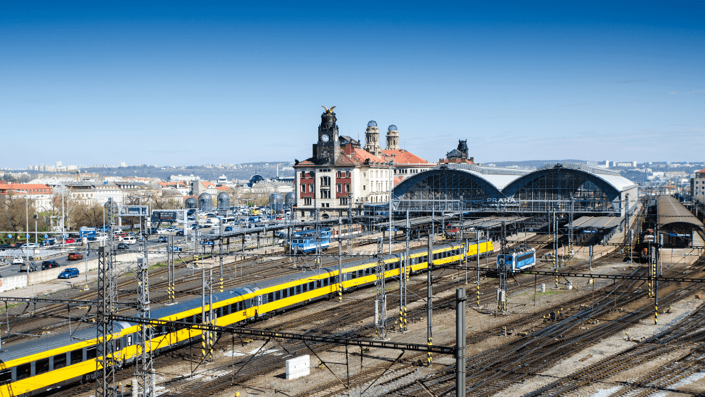 Widok na stację kolejową w Pradze