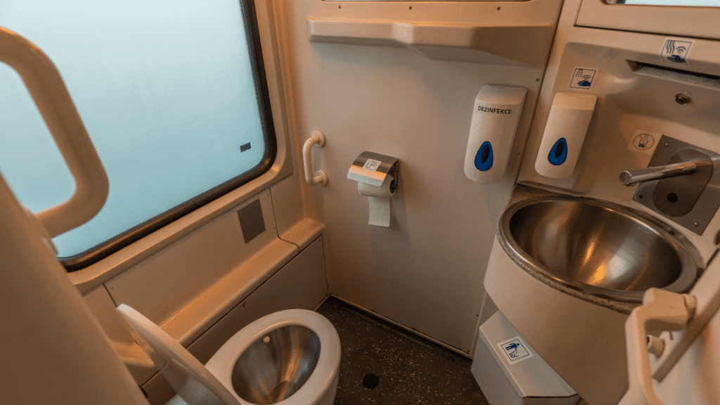 Toaleta w pociągu