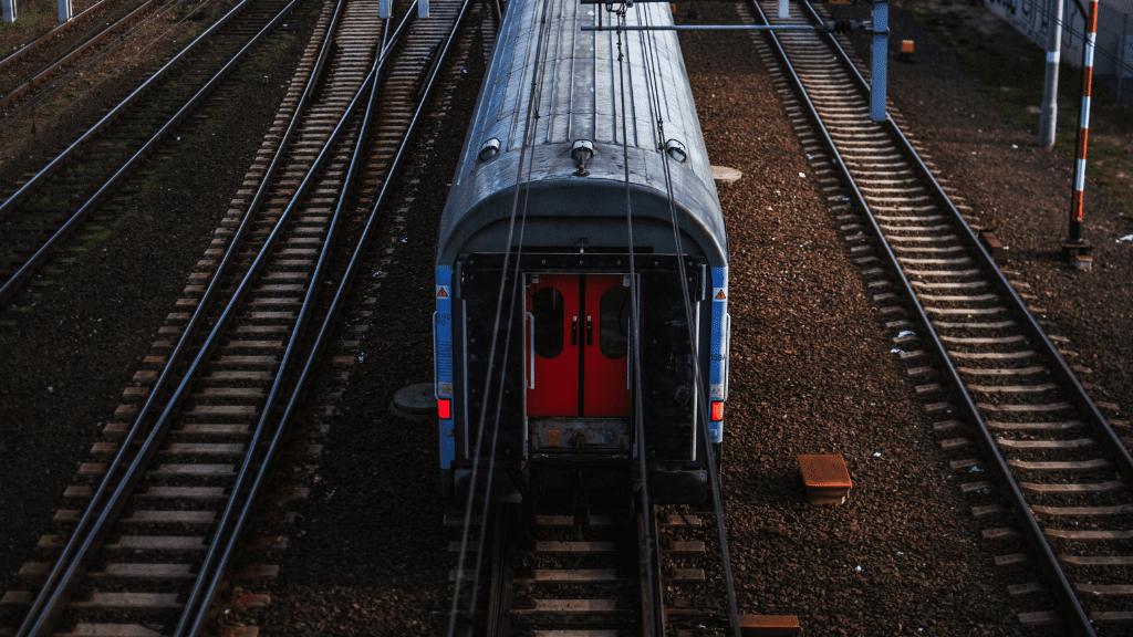 Pociąg stojący na stacji