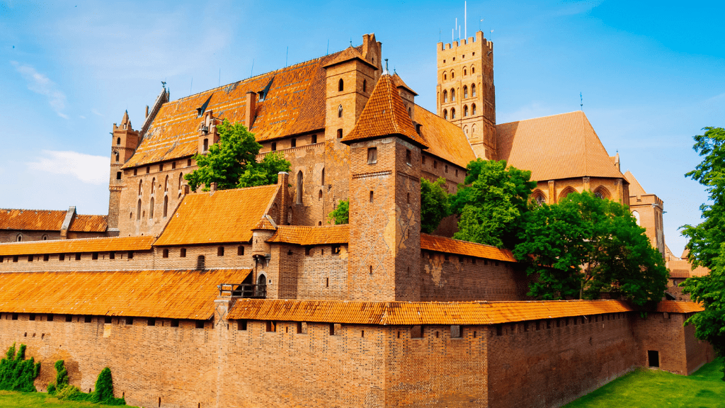 zamek w Malbrku - Wycieczki jednodniowe z Gdańska - zaplanuj podróż pociągiem
