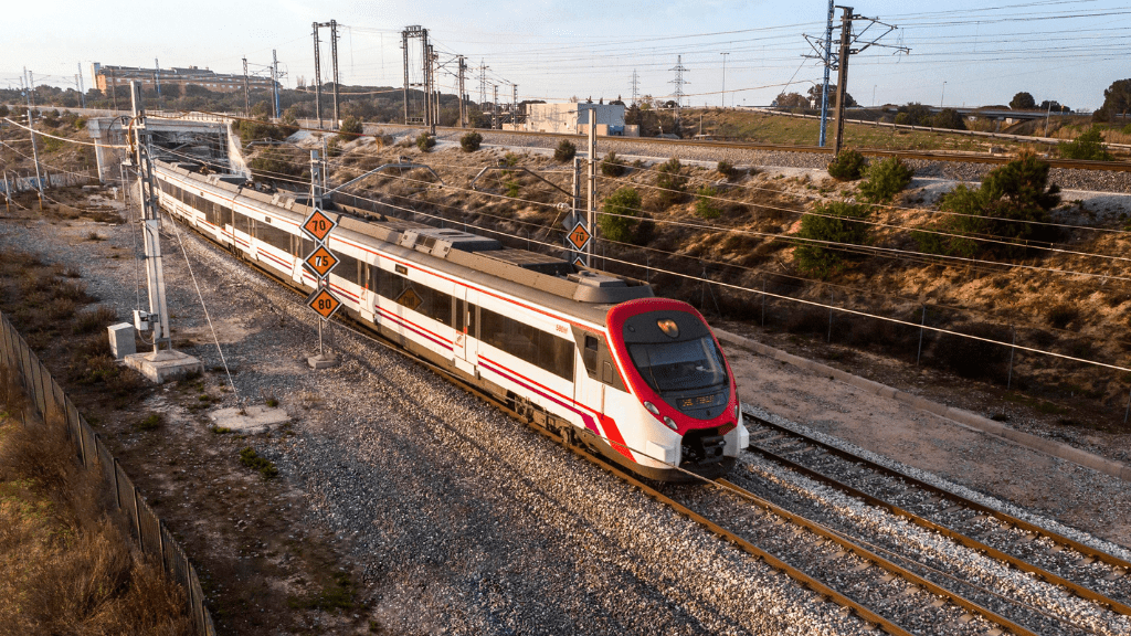 Pociąg Deutsche Bahn na trasie w Niemczech