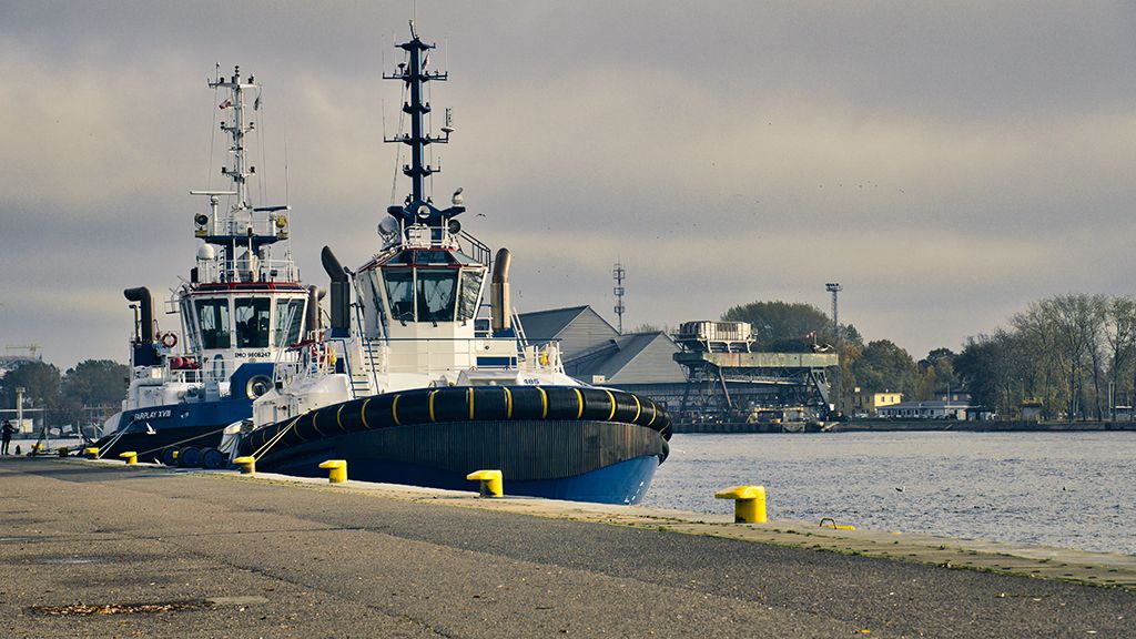 widok promu nad Świnoujściem