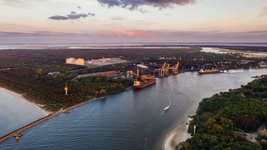 Widok z góry na port w Świnoujściu