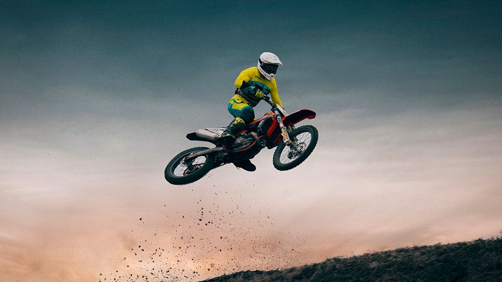 Człowiek na motocyklu